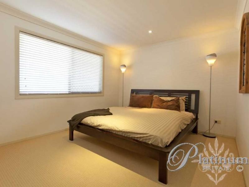 4 Pacific Close, Carindale QLD 4152