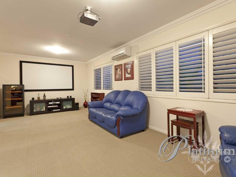 8 Charles Place, Manly West QLD 4179