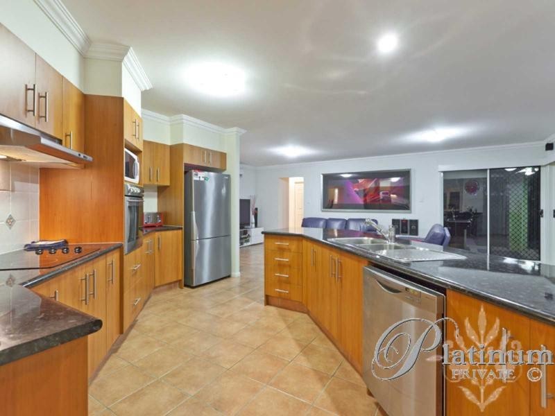 8 Charles Place, Manly West QLD 4179