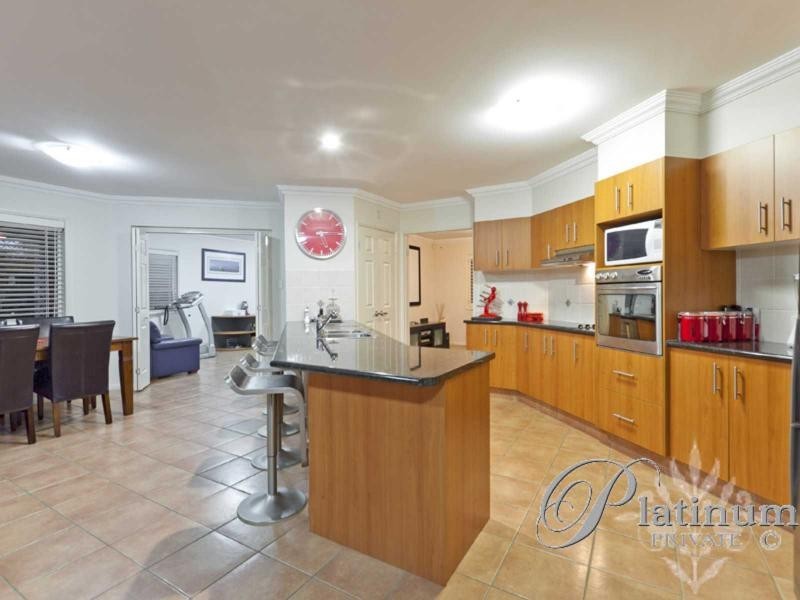 8 Charles Place, Manly West QLD 4179