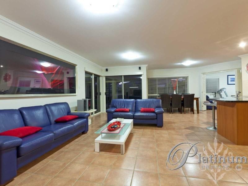 8 Charles Place, Manly West QLD 4179