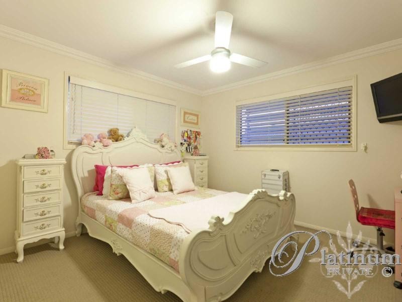 8 Charles Place, Manly West QLD 4179