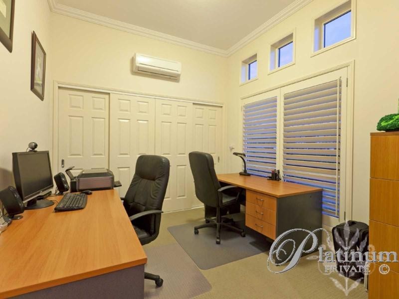 8 Charles Place, Manly West QLD 4179