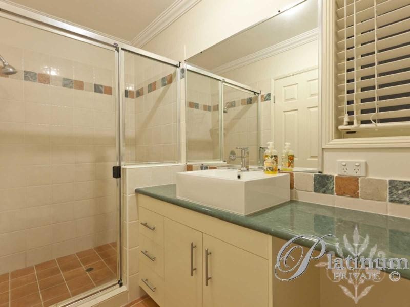 8 Charles Place, Manly West QLD 4179