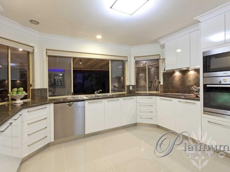 7 Bishop Place, Carindale QLD 4152