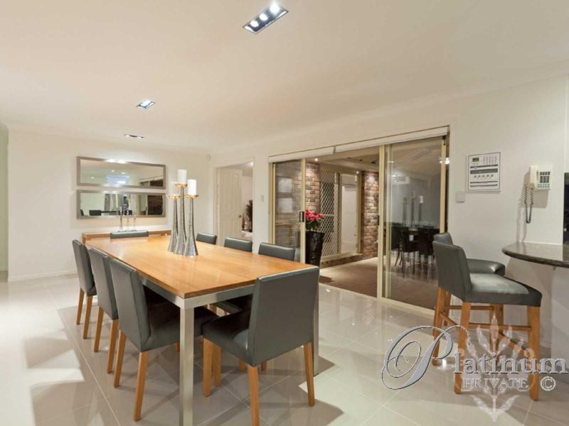 7 Bishop Place, Carindale QLD 4152