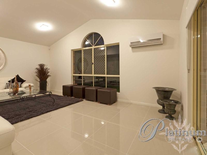 7 Bishop Place, Carindale QLD 4152