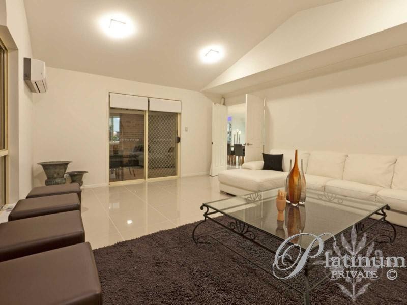 7 Bishop Place, Carindale QLD 4152