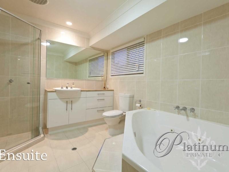 7 Bishop Place, Carindale QLD 4152