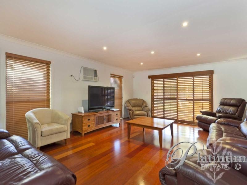 5 Duthie Court, Carindale QLD 4152