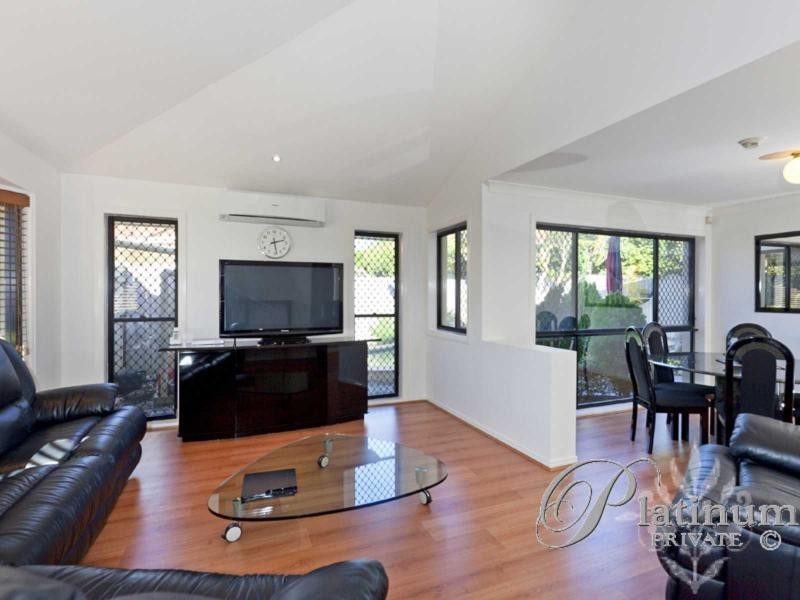 5 Duthie Court, Carindale QLD 4152