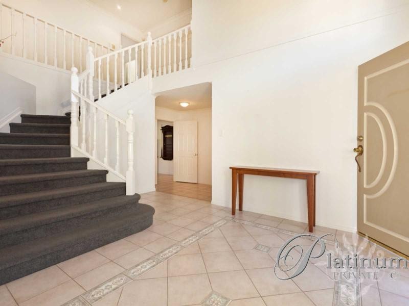 5 Duthie Court, Carindale QLD 4152