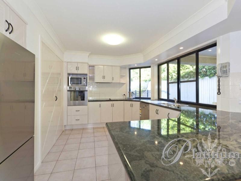 5 Duthie Court, Carindale QLD 4152