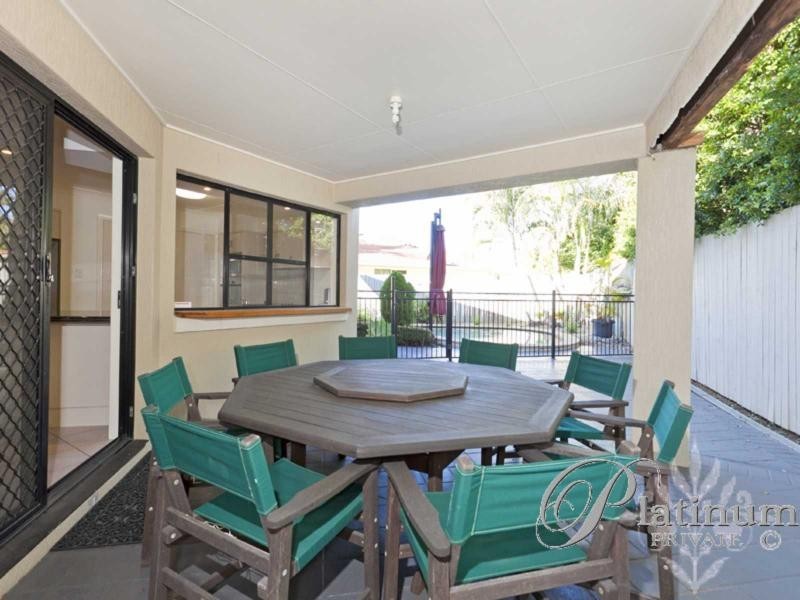 5 Duthie Court, Carindale QLD 4152