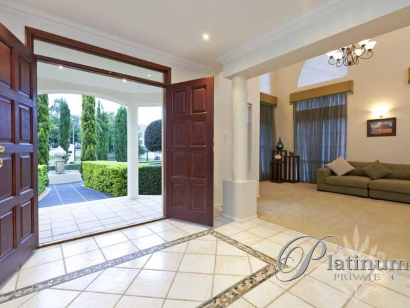 56 Sunset Place, Carindale QLD 4152