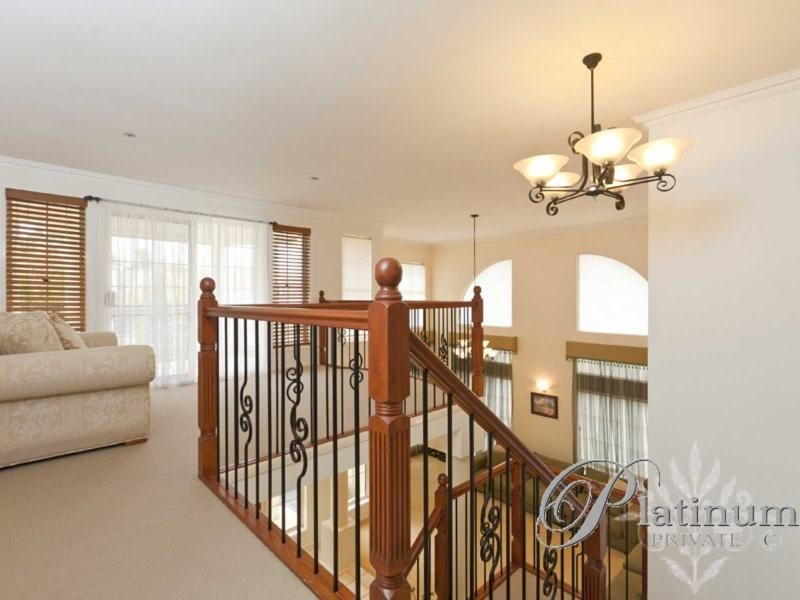 56 Sunset Place, Carindale QLD 4152