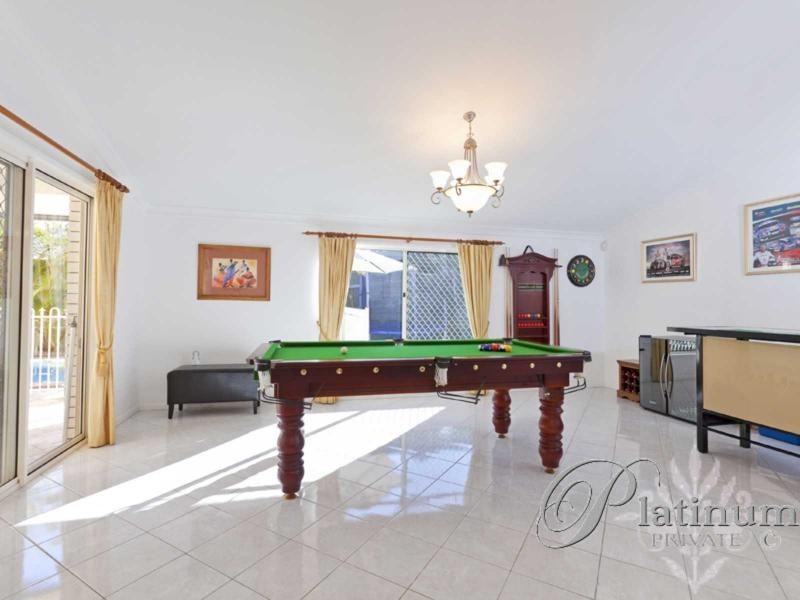 2 Pacific Close, Carindale QLD 4152