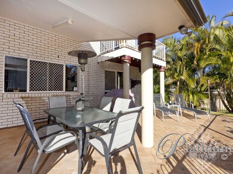 2 Pacific Close, Carindale QLD 4152