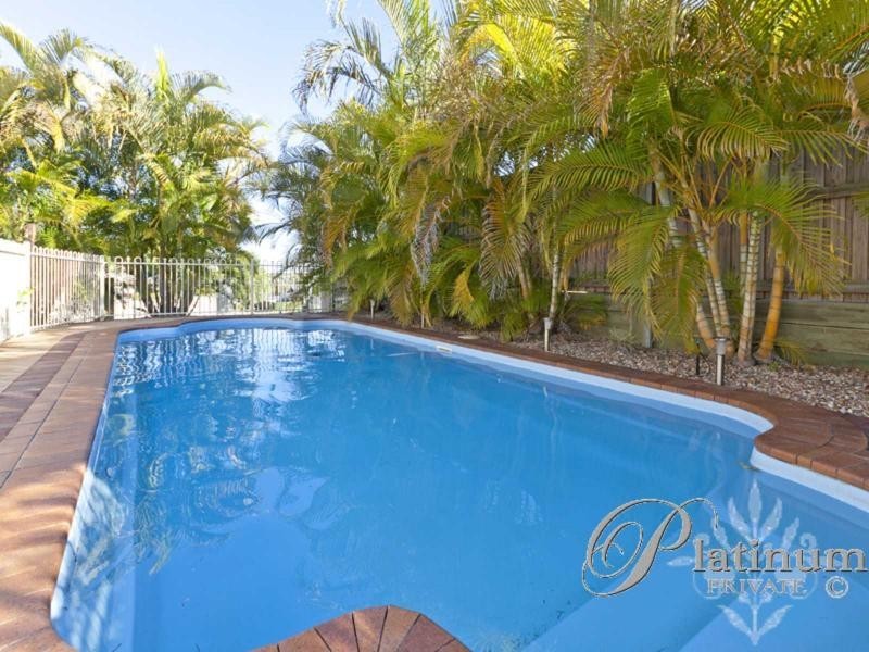 2 Pacific Close, Carindale QLD 4152