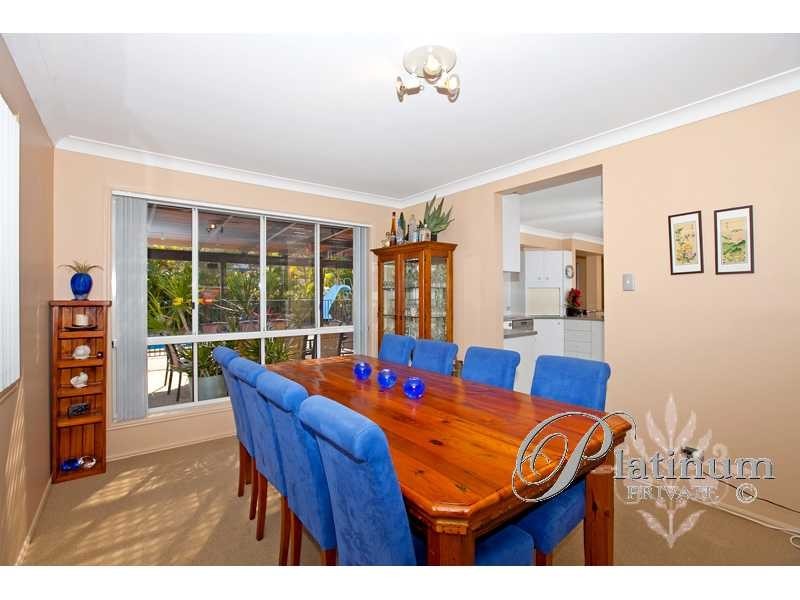 8 Homewood Place, Carindale QLD 4152