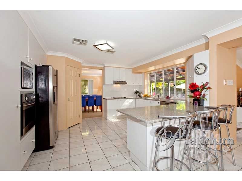 8 Homewood Place, Carindale QLD 4152