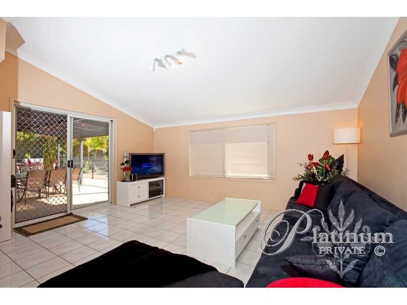 8 Homewood Place, Carindale QLD 4152