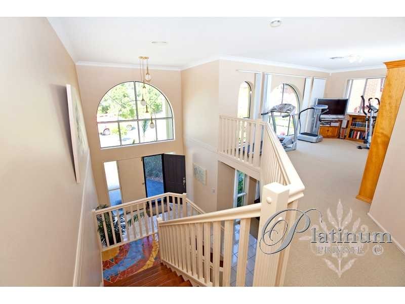 8 Homewood Place, Carindale QLD 4152