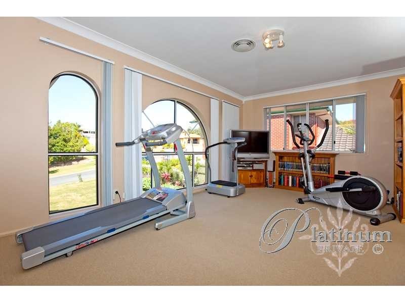 8 Homewood Place, Carindale QLD 4152