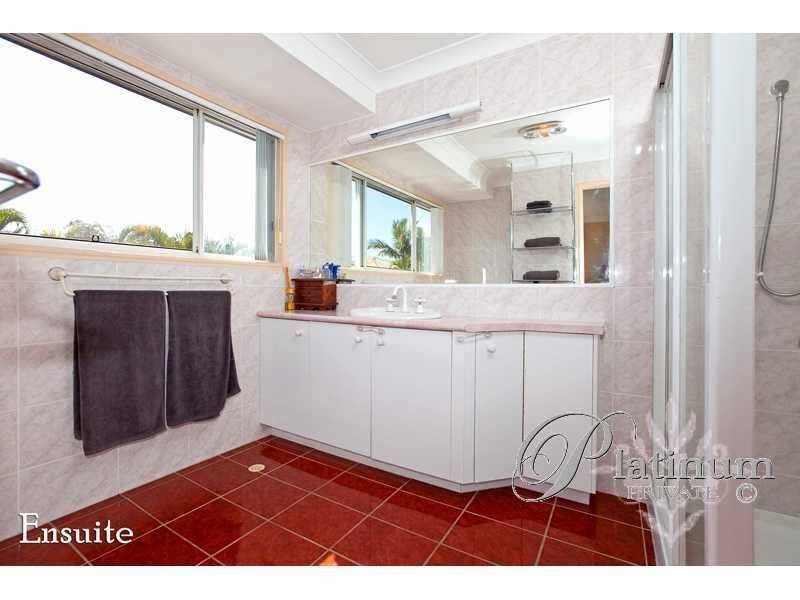 8 Homewood Place, Carindale QLD 4152