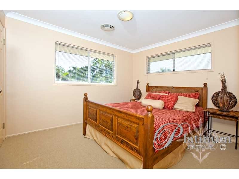 8 Homewood Place, Carindale QLD 4152