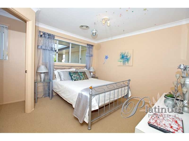 8 Homewood Place, Carindale QLD 4152