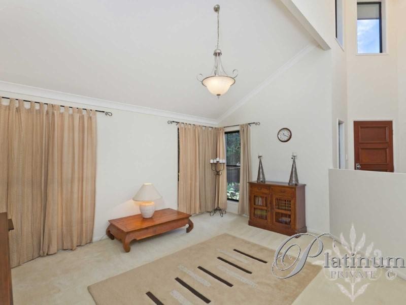 16 Kilburn Close, Carindale QLD 4152