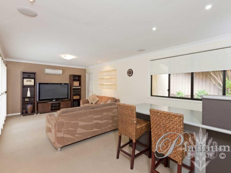 16 Kilburn Close, Carindale QLD 4152