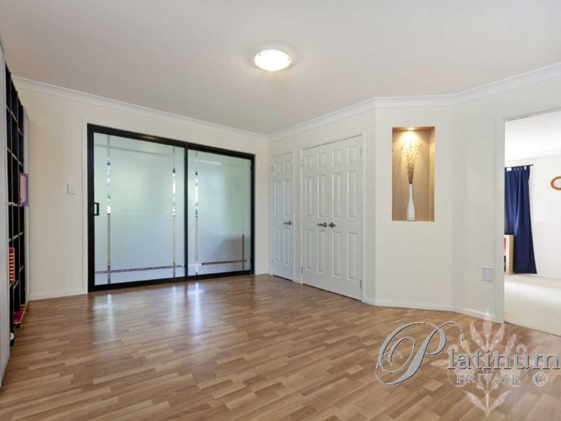 16 Kilburn Close, Carindale QLD 4152