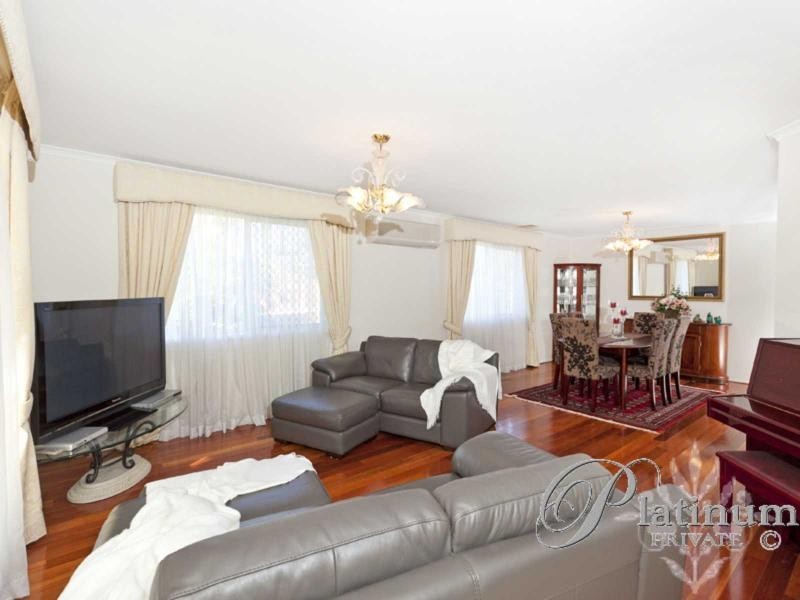 3 Briggs Court, Carindale QLD 4152