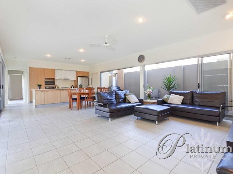 52 Mossvale Drive, Wakerley QLD 4154
