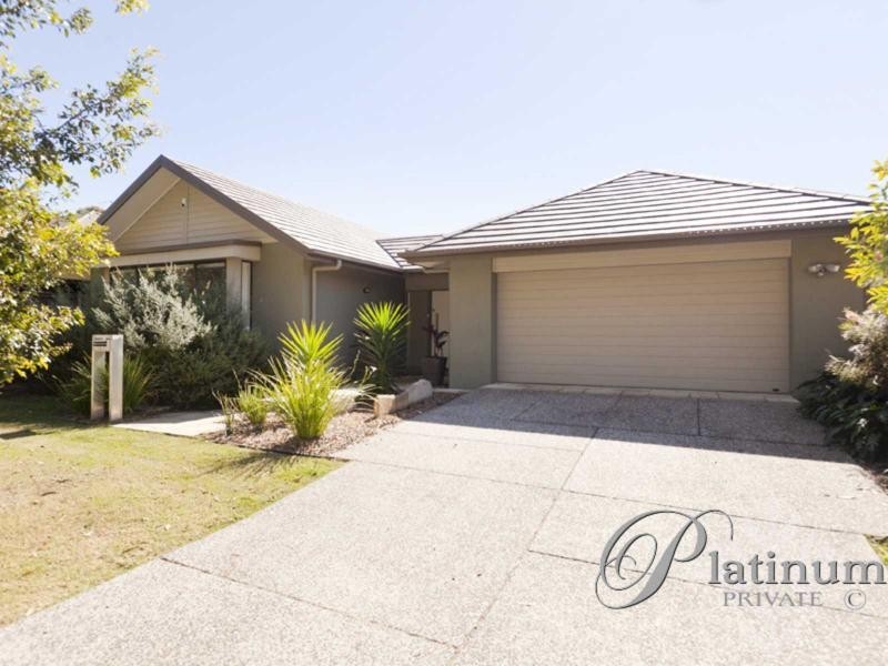 8 Torrens Crescent, Wakerley QLD 4154