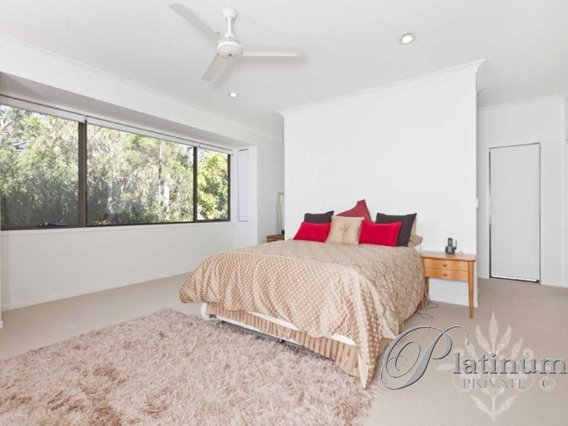 8 Torrens Crescent, Wakerley QLD 4154