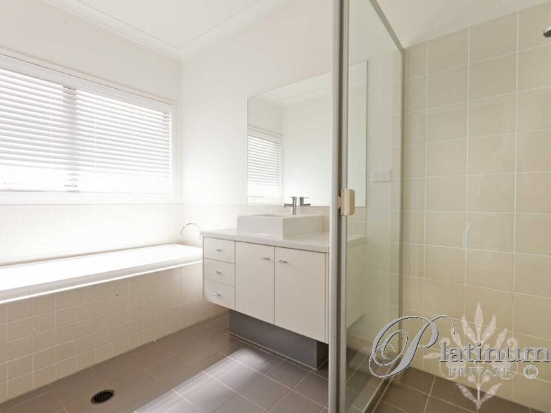 8 Torrens Crescent, Wakerley QLD 4154