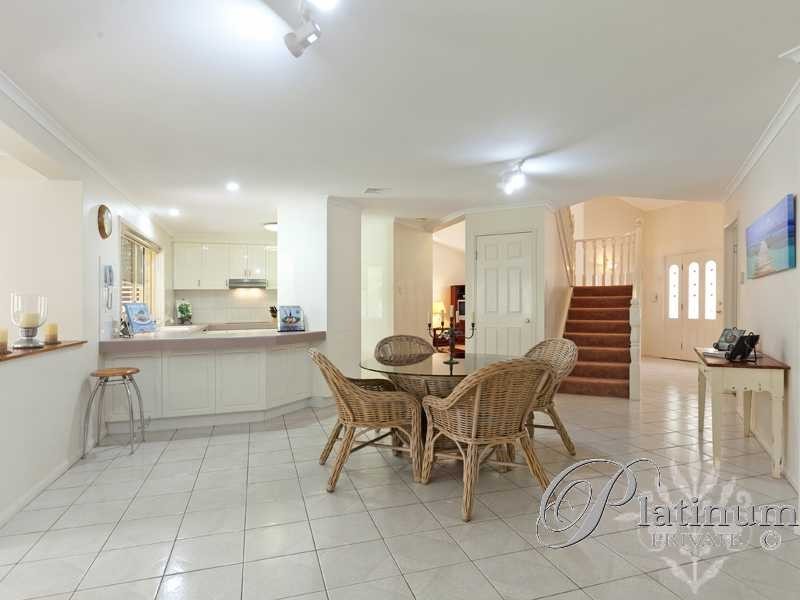 7 Kinrade Place, Carindale QLD 4152