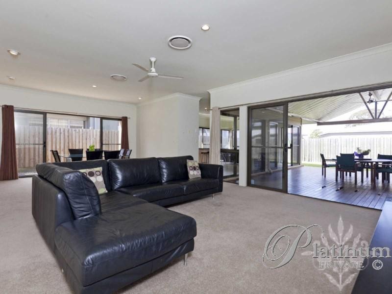 60 Mossvale Drive, Wakerley QLD 4154