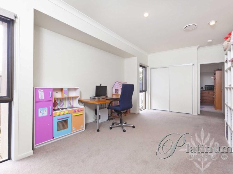 60 Mossvale Drive, Wakerley QLD 4154