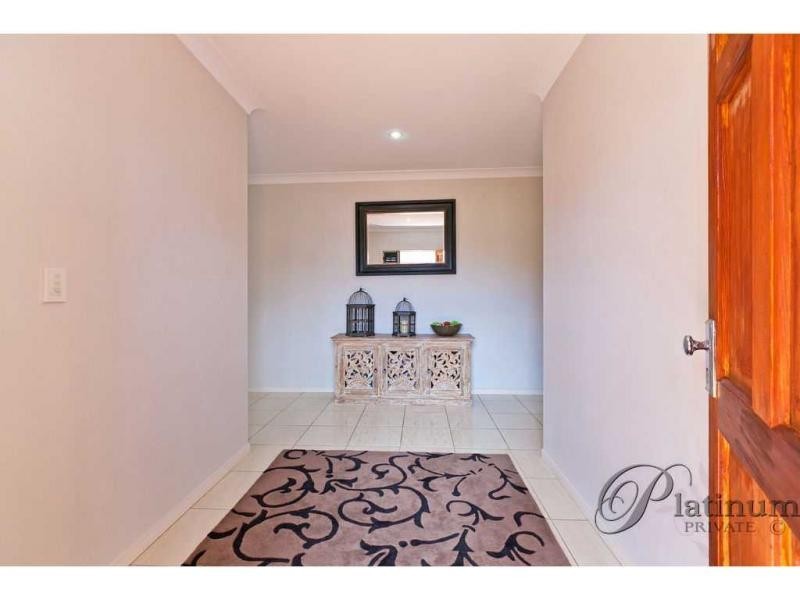 15 Pacific Close, Carindale QLD 4152