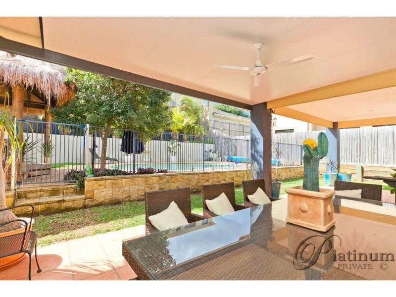 15 Pacific Close, Carindale QLD 4152