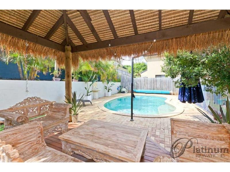 15 Pacific Close, Carindale QLD 4152