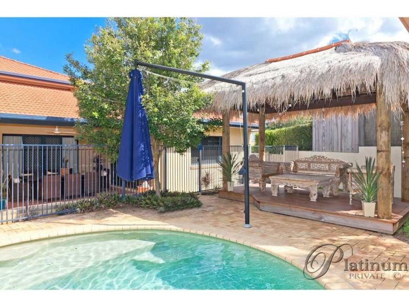15 Pacific Close, Carindale QLD 4152