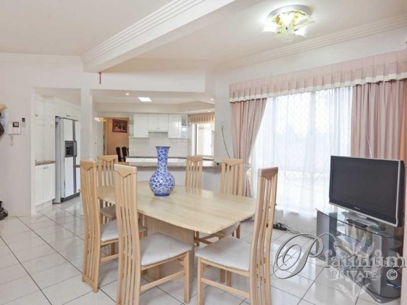 97 Delaney Circuit, Carindale QLD 4152