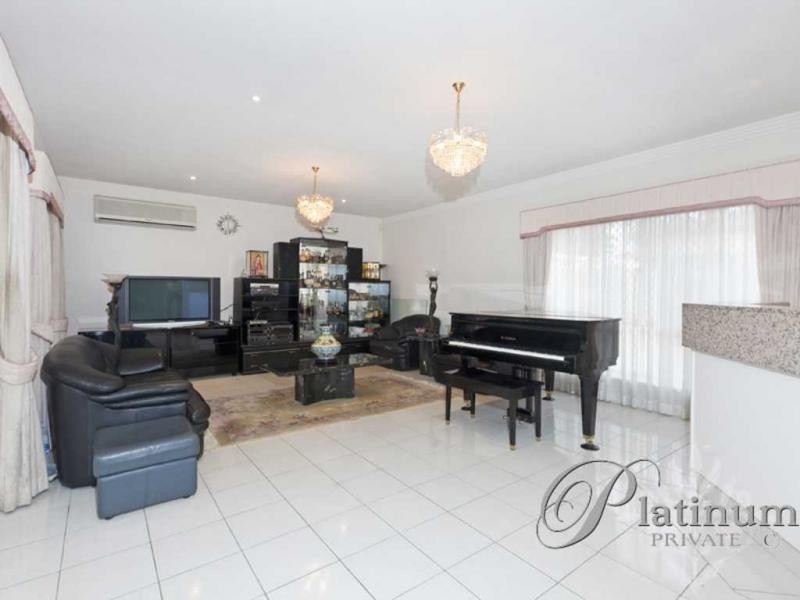 97 Delaney Circuit, Carindale QLD 4152