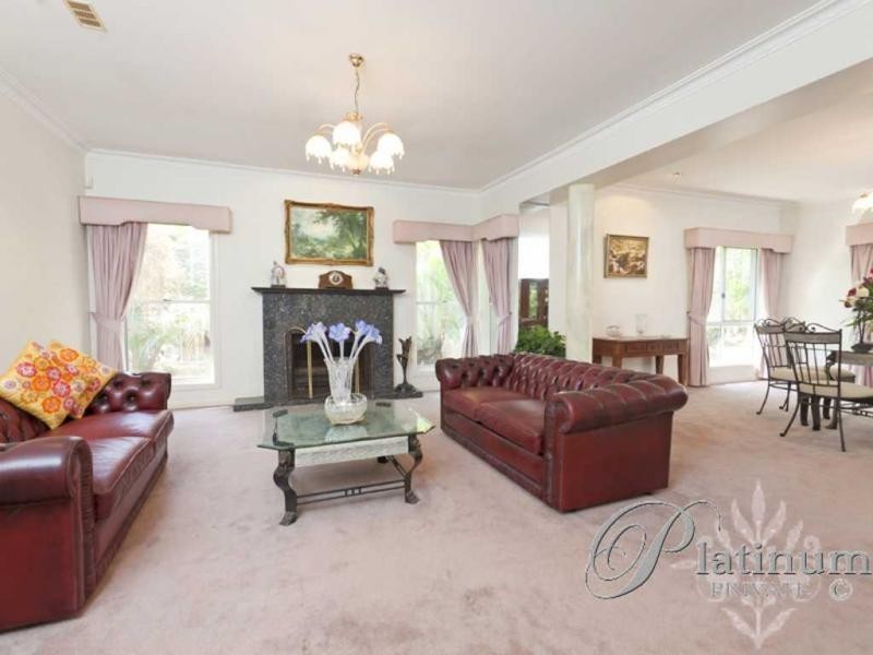 15 Troon Place, Carindale QLD 4152