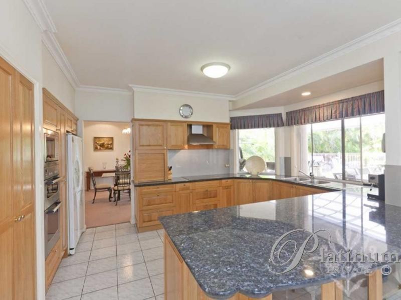 15 Troon Place, Carindale QLD 4152
